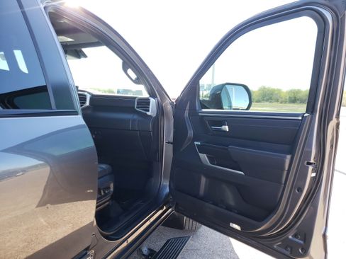 Used 2025 Toyota Tundra Platinum image 18