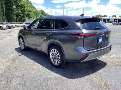 Used 2024 Toyota Highlander Platinum FWD image 6