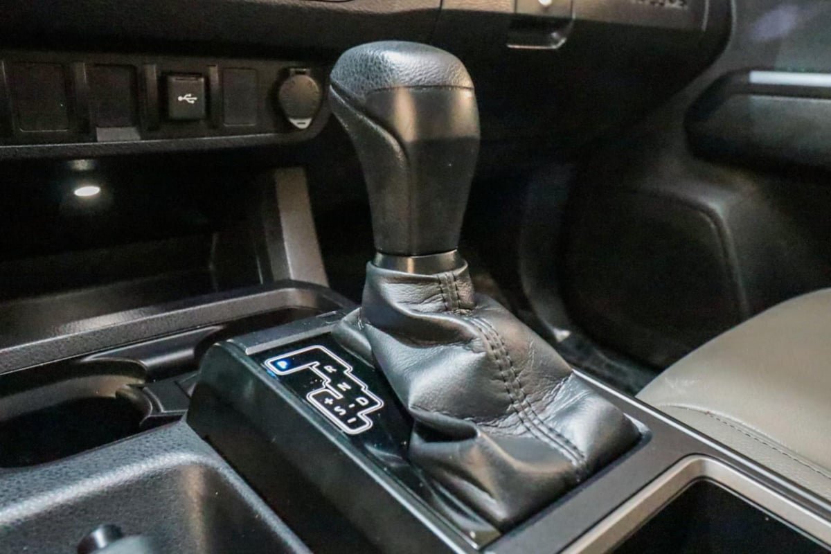 Used 2022 Toyota Tacoma SR w/ SR Convenience Package RWD image 18