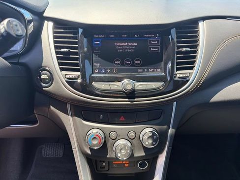 Used 2022 Chevrolet Trax LT w/ LT Convenience Package AWD/4WD image 29