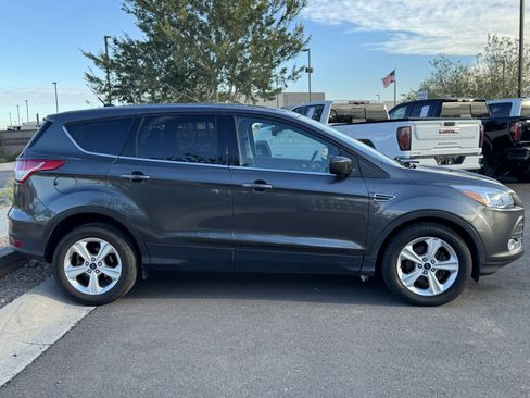 Used 2015 Ford Escape SE image 2