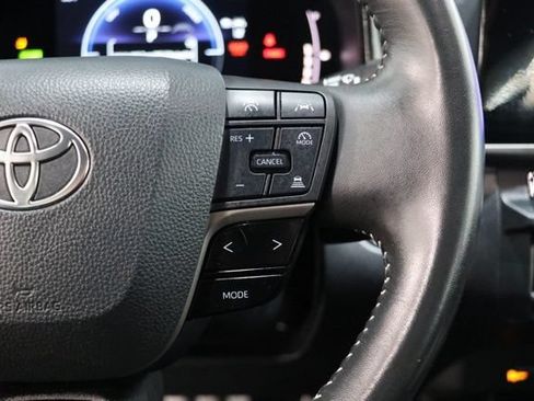 Used 2025 Toyota Camry SE FWD image 23
