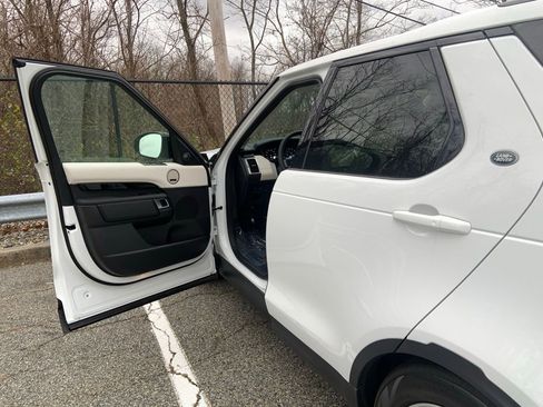 New 2025 Land Rover Discovery S image 10