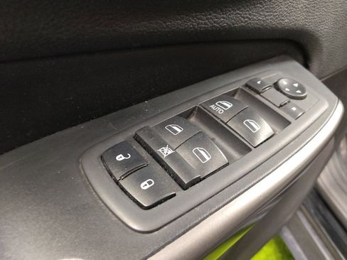 Used 2020 Jeep Cherokee Latitude FWD image 27