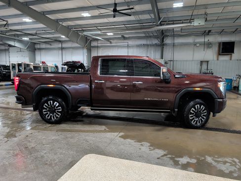 Used 2024 GMC Sierra 2500 Denali Ultimate AWD/4WD image 2