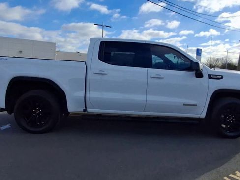 Used 2022 GMC Sierra 1500 Elevation w/ Elevation Premium Package image 9