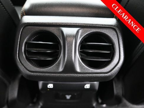 Used 2022 Jeep Wrangler Unlimited Sahara image 36