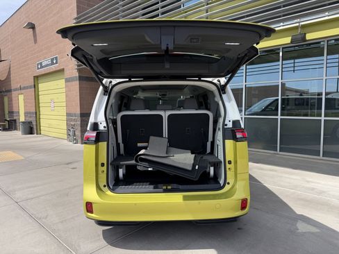 Used 2025 Volkswagen ID. Buzz 1st Edition RWD image 37
