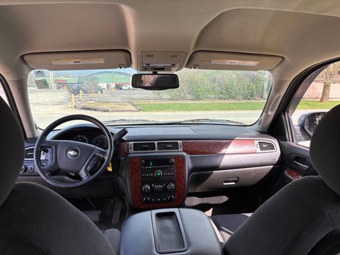 Used 2009 Chevrolet Suburban LT w/ Convenience Package 1 image 4