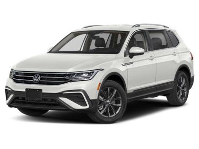 Used 2024 Volkswagen Tiguan SE w/ MDO Package, Two-Row