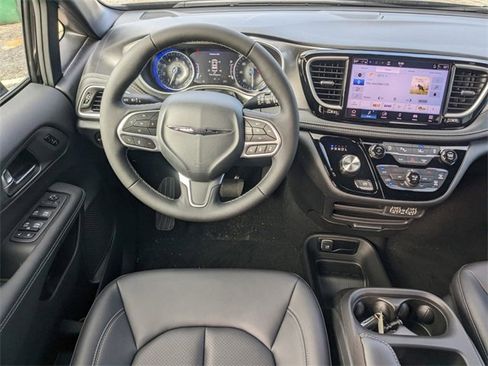 New 2025 Chrysler Pacifica Select image 17