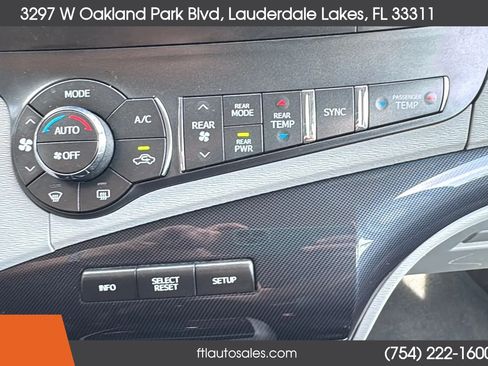 Used 2014 Toyota Sienna SE FWD image 53