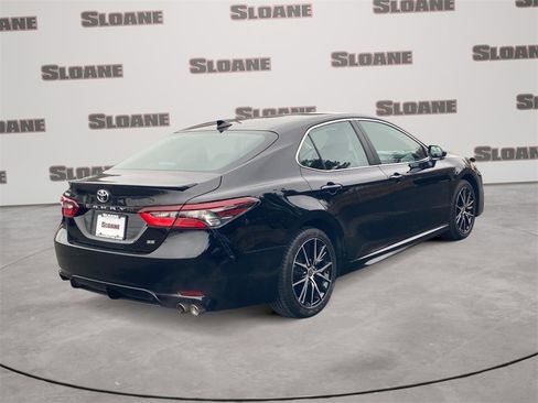 Used 2024 Toyota Camry SE image 5
