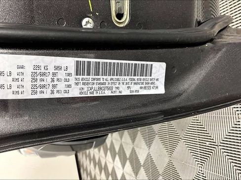 Used 2019 Jeep Cherokee Latitude Plus FWD image 3
