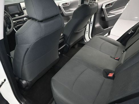 Used 2020 Toyota RAV4 LE FWD image 12