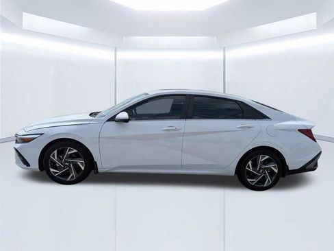 Certified 2025 Hyundai Elantra SEL FWD image 7