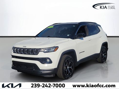 Used 2024 Jeep Compass Limited AWD/4WD image 3