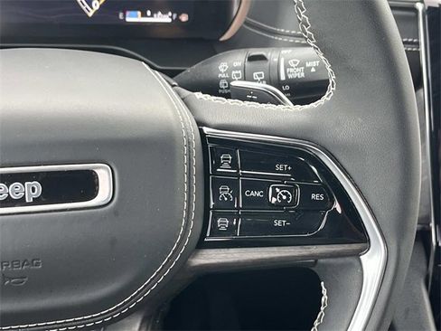 Used 2024 Jeep Grand Cherokee Overland w/ Luxury Tech Group IV image 19