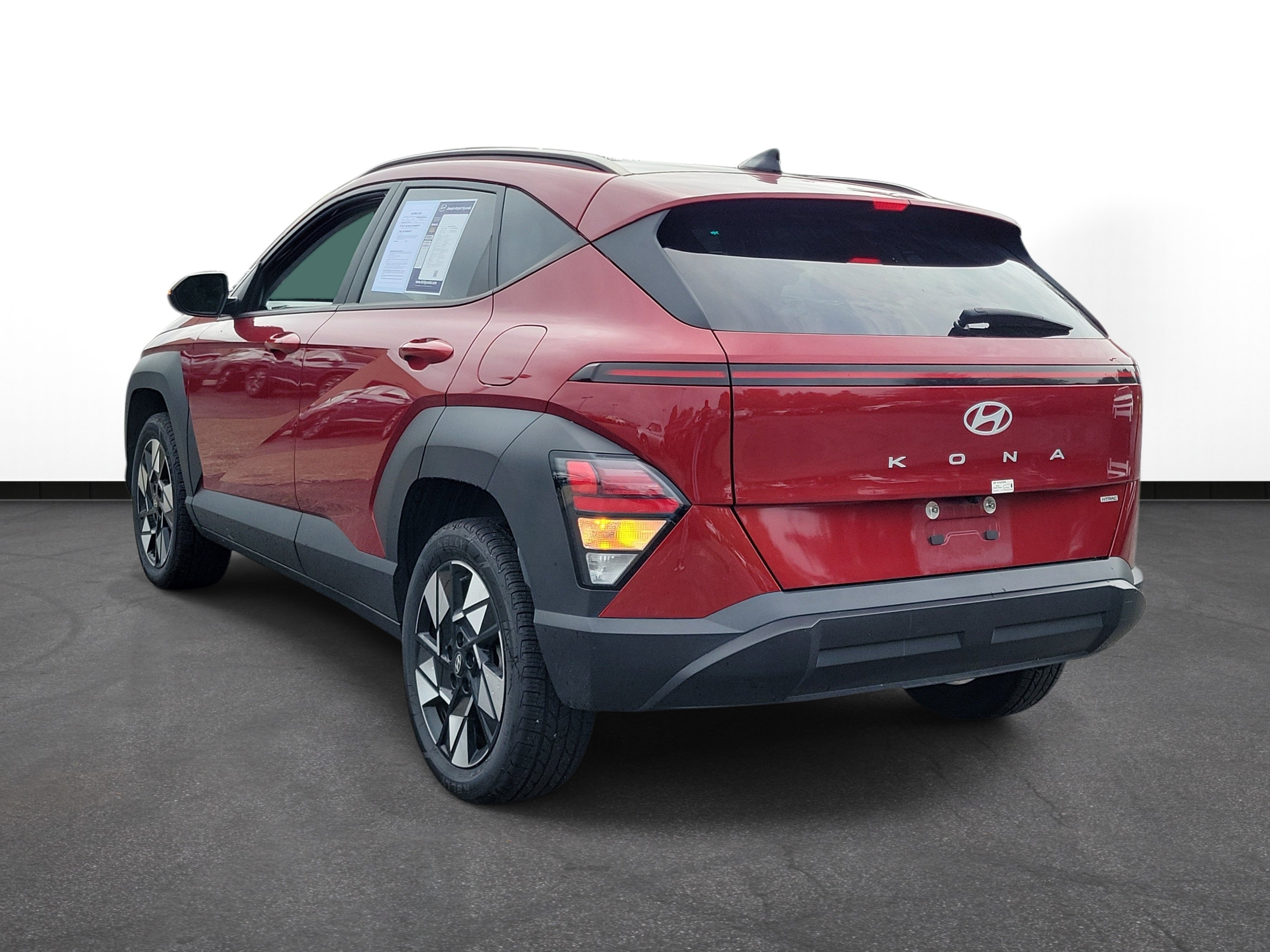 Used 2025 Hyundai Kona SEL AWD/4WD image 3
