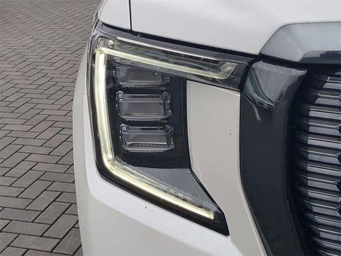 Used 2023 GMC Yukon Denali Ultimate image 11