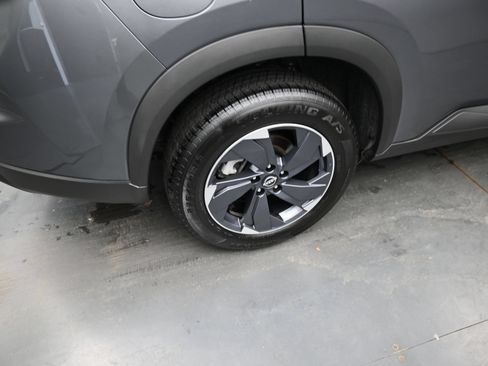 Used 2025 Nissan Rogue SV FWD image 11