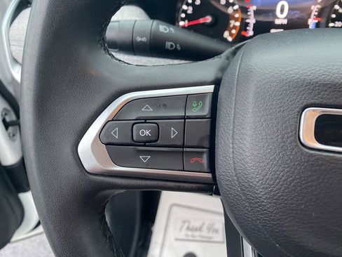 Used 2024 Jeep Compass Latitude image 17