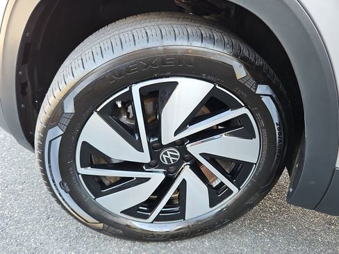 Used 2025 Volkswagen Atlas SE image 36