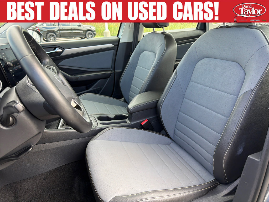 Used 2025 Volkswagen Jetta SE FWD image 11