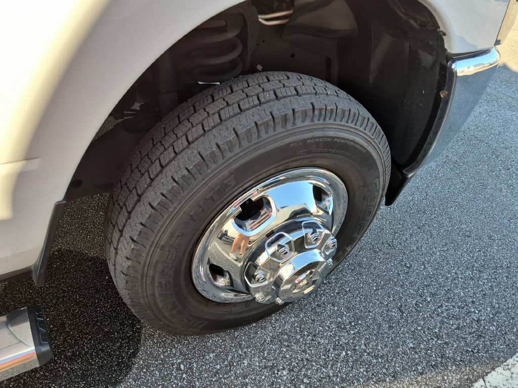 Used 2020 RAM 3500 Tradesman w/ Chrome Appearance Group AWD/4WD image 13