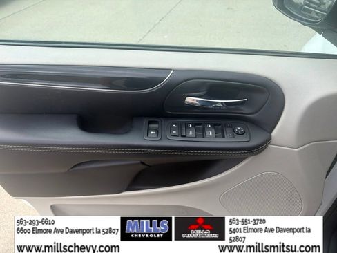 Used 2020 Dodge Grand Caravan SXT FWD image 12