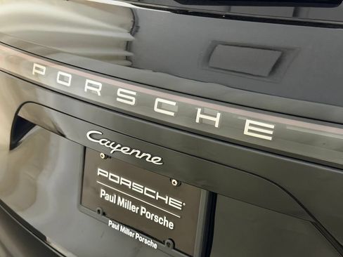 Certified 2023 Porsche Cayenne AWD/4WD image 25