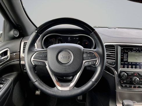 Used 2018 Jeep Grand Cherokee Overland AWD/4WD image 6