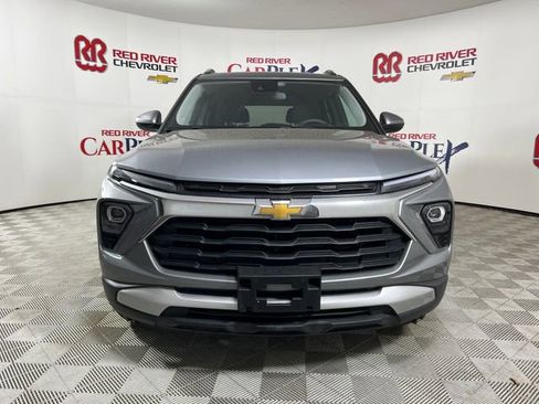 Used 2025 Chevrolet TrailBlazer LT AWD/4WD image 2