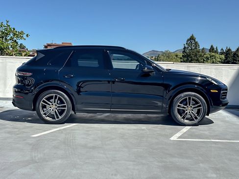 Certified 2022 Porsche Cayenne image 9