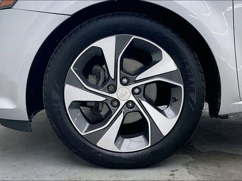 Used 2017 Chevrolet Sonic Premier FWD image 10