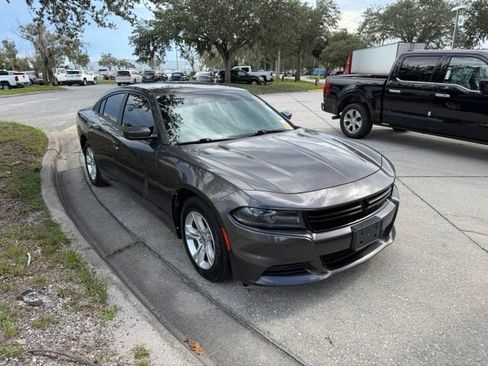 Used 2020 Dodge Charger SXT RWD image 2