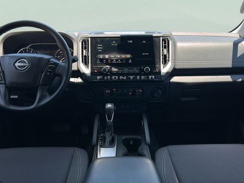 Used 2025 Nissan Frontier SV RWD image 17