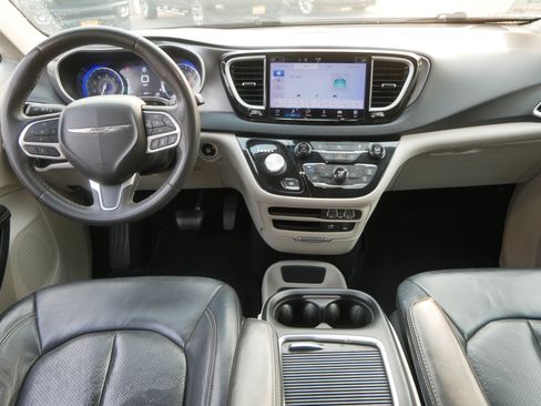 Used 2022 Chrysler Pacifica Touring-L FWD image 10