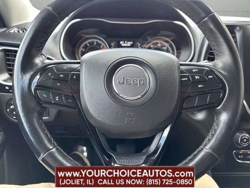 Used 2021 Jeep Cherokee Latitude Plus FWD image 2