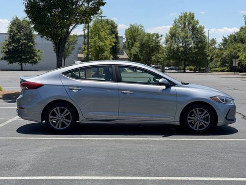 Used 2017 Hyundai Elantra SE FWD image 8