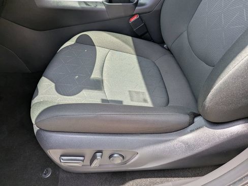 Used 2025 Toyota RAV4 XLE FWD image 20
