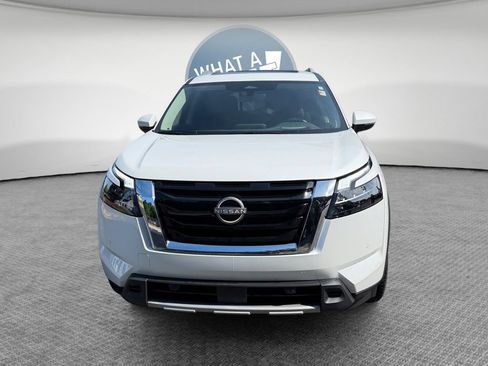 Used 2025 Nissan Pathfinder Platinum AWD/4WD image 9