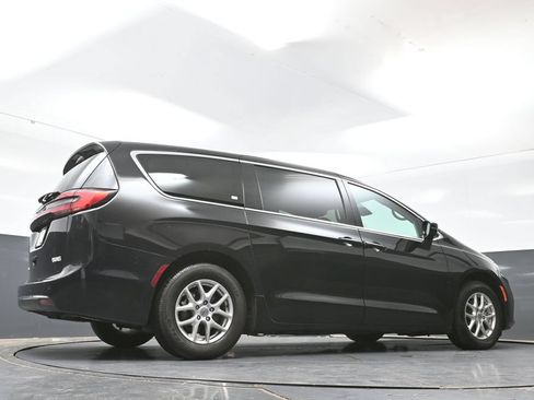 Used 2024 Chrysler Pacifica Touring-L FWD image 49