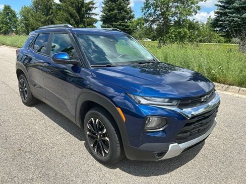 Used 2022 Chevrolet TrailBlazer LT AWD/4WD image 2
