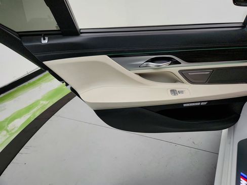 Used 2017 BMW 750i xDrive AWD/4WD image 25