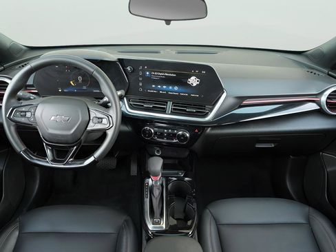 Used 2025 Chevrolet Trax RS w/ Sunroof Package FWD image 4