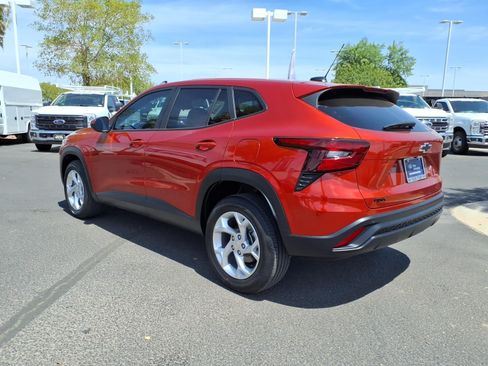 Used 2024 Chevrolet Trax LS w/ LS Convenience Package FWD image 6