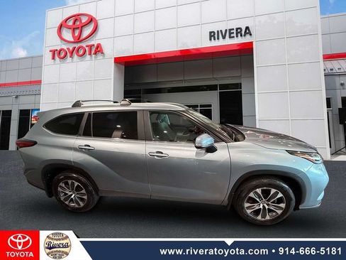 Used 2023 Toyota Highlander XLE AWD/4WD image 4