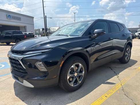 Used 2025 Chevrolet Blazer LT FWD image 5