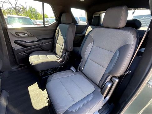 Used 2022 Chevrolet Traverse LT FWD image 33